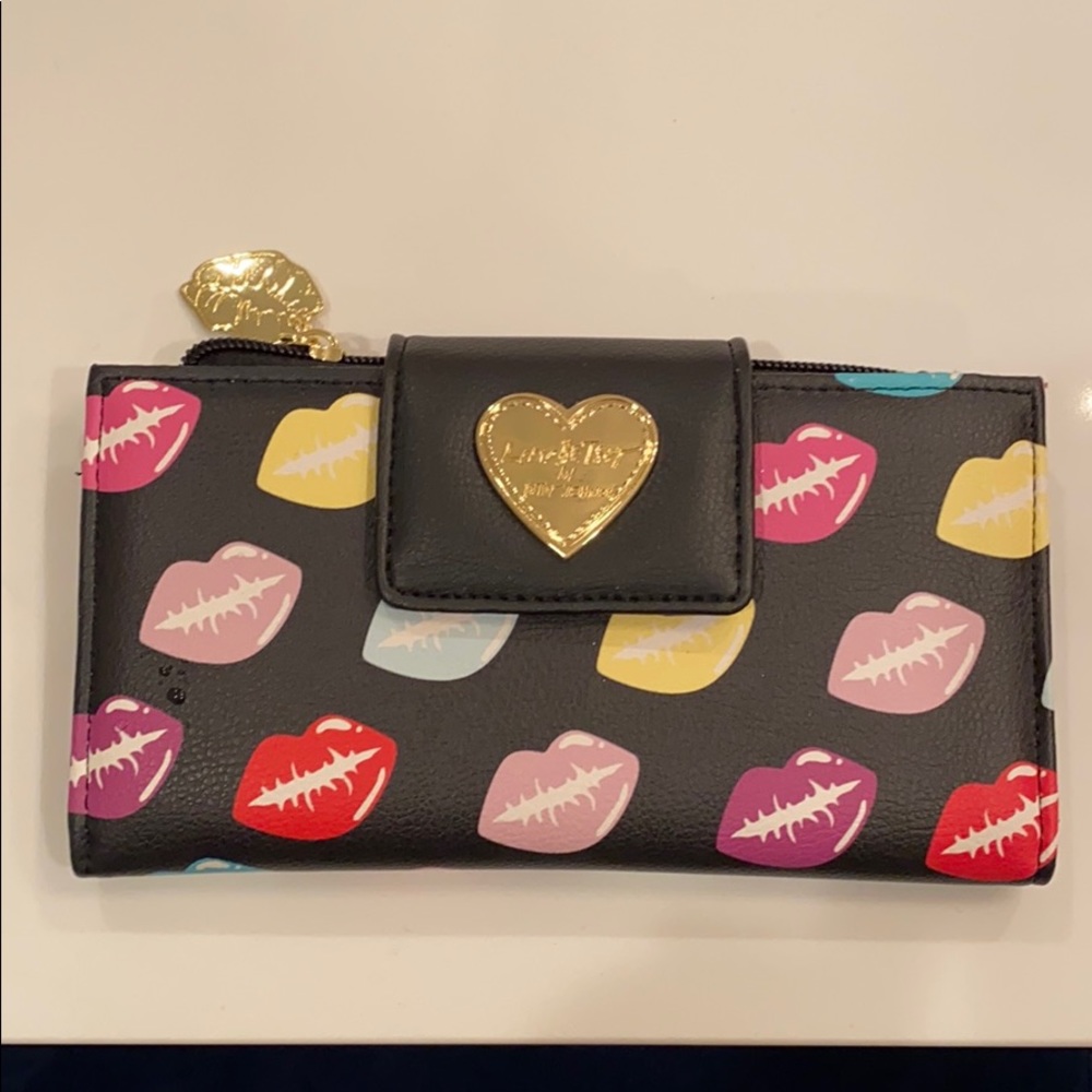 *New Betsey Johnson Lips Wallet*
